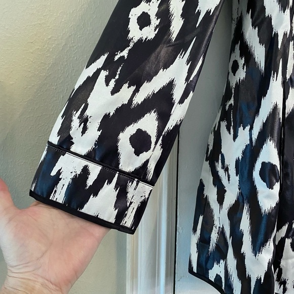 Chico's Black & White Ikat Print Blazer Single Breasted Pockets Chico’s Size 1. - Picture 5 of 10